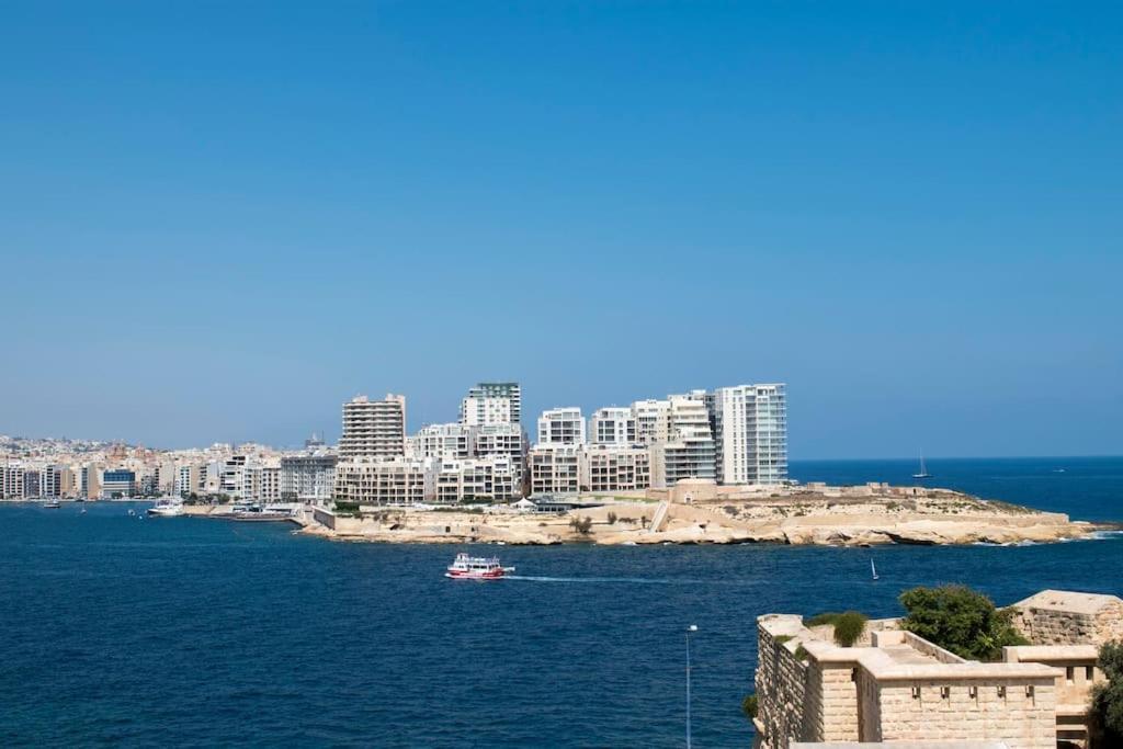 Vallettastay - Harbor View Gem -Sea View 2 Bed Apt מראה חיצוני תמונה