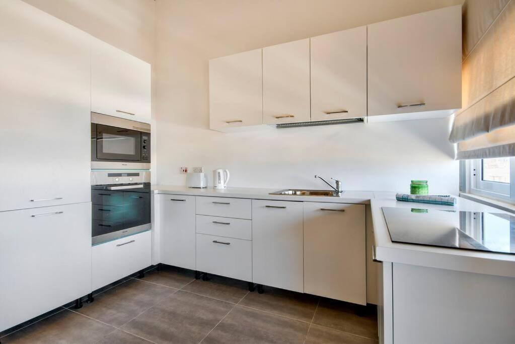 Vallettastay - Harbor View Gem -Sea View 2 Bed Apt מראה חיצוני תמונה