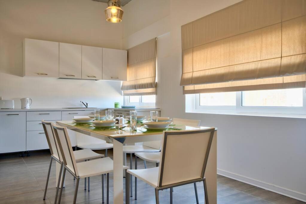 Vallettastay - Harbor View Gem -Sea View 2 Bed Apt מראה חיצוני תמונה